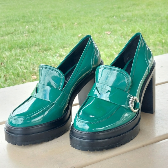 Women's Size 9.5 gianni bini shoes Kelly Green Platform Loafers - Picture 1 of 8